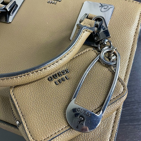 Guess Locket Wallet & Purse - Picture 2 of 6